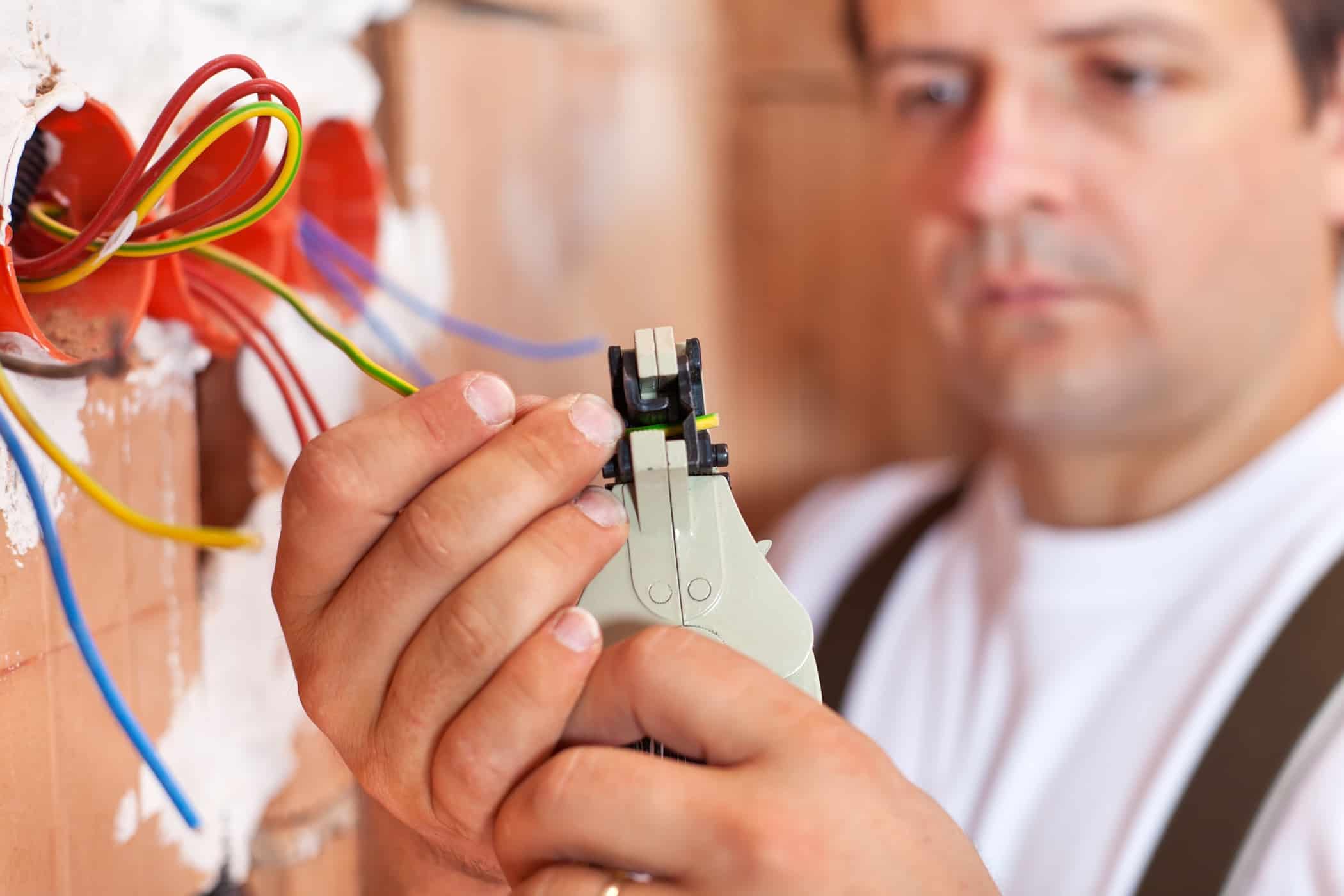 How to find out if an electrician is licensed